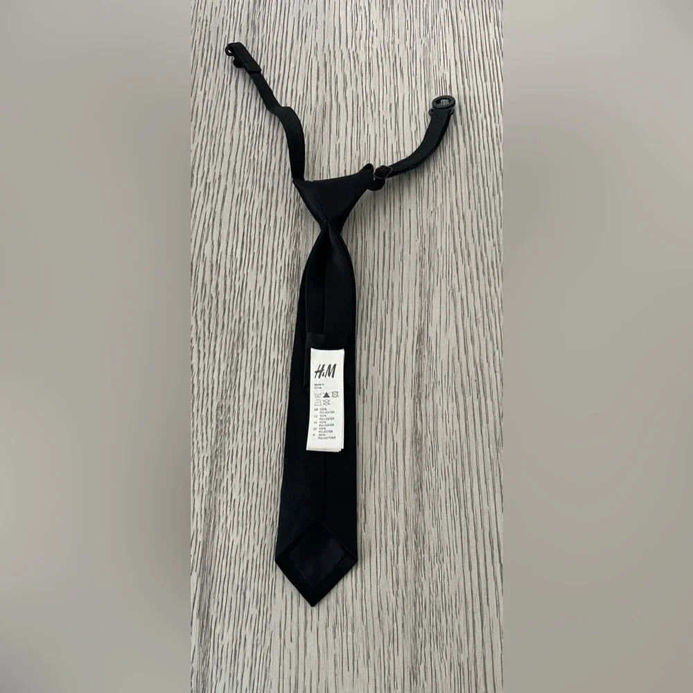 H&M boys Black Pre-Tied Neck Tie